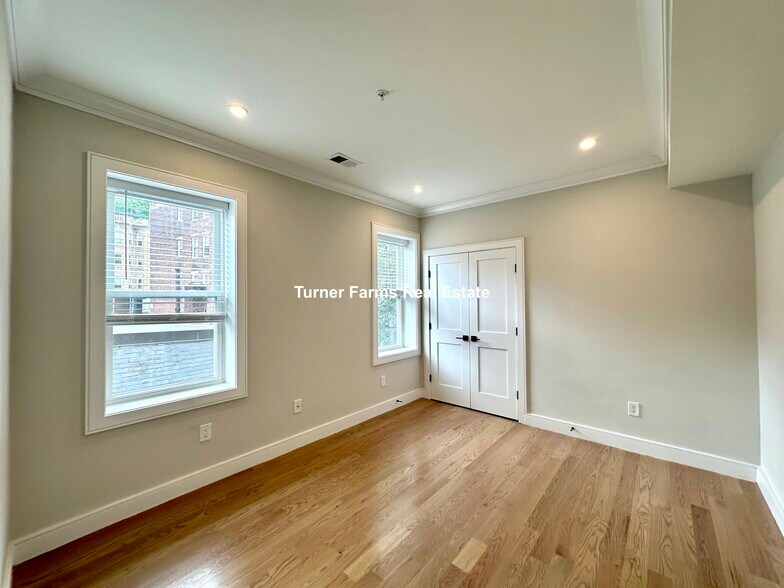 Building Photo - 162 Allston St