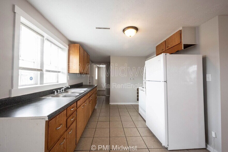 Building Photo - 3125 Clover Dr