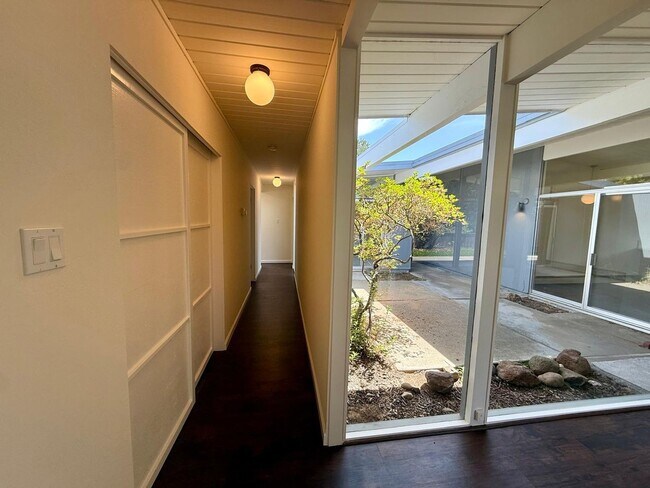 Building Photo - BEAUTIFULLY MAINTAINED EICHLER-STYLE HOME IN DESIRABLE LUCAS VALLEY WITH HOA POOL AND TENNIS COURTS