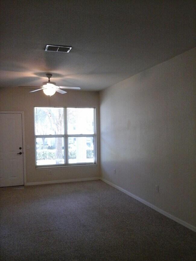 Building Photo - 6007