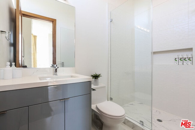 Building Photo - 912 N Crescent Heights Blvd