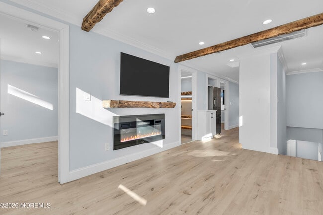 Building Photo - 709 17th Ave