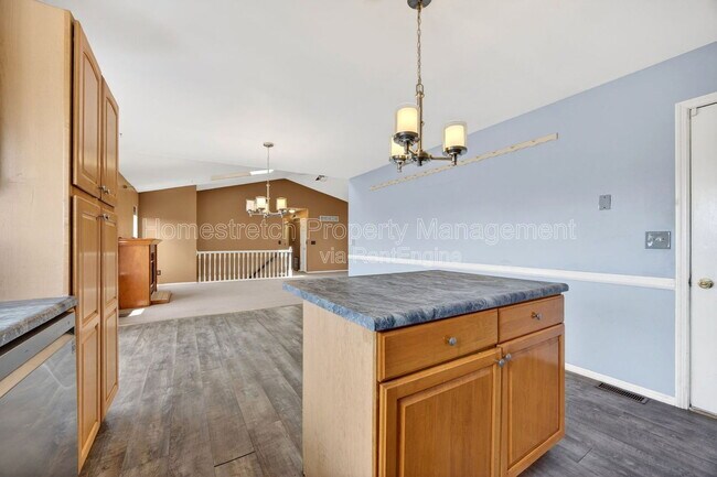 Building Photo - 166 Royallprairie Ln