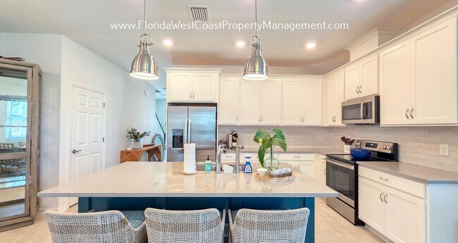 Building Photo - EXCEPTIONAL AND SPACIOUS FURNISHED TOWNHOME WITHIN WATERSIDE- NAUTIQUE!