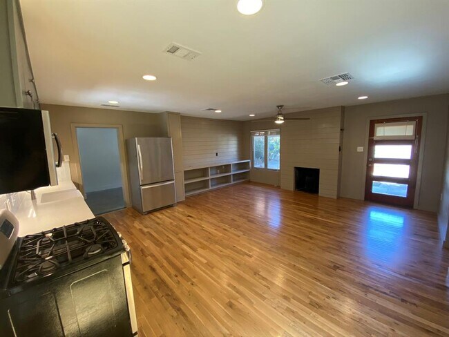 Building Photo - 1415 Bentwood Rd