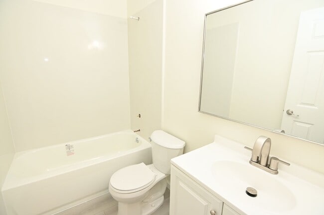 Building Photo - Beautiful 4-Bedroom, 2-bath, fully remodeled home in a prime location. Won’t Last Long!