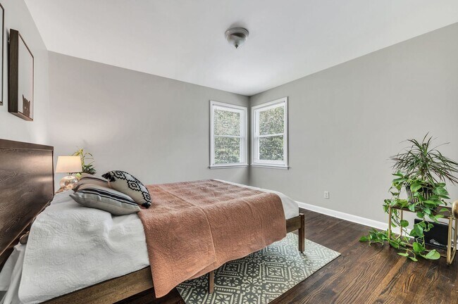 Building Photo - 3 Bedroom 1 Bath Donelson House by Two Riv...