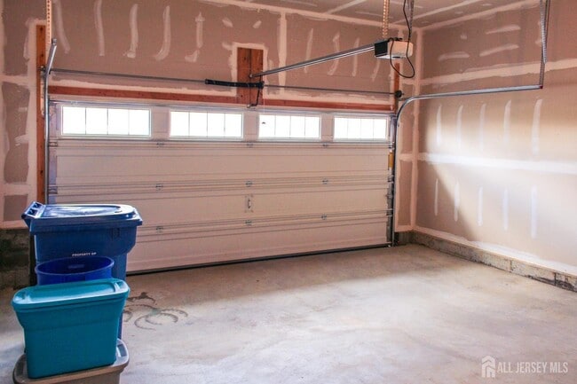 Building Photo - 601 Charleston Dr