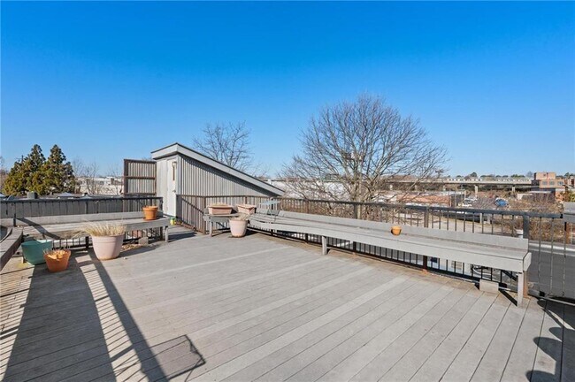 Building Photo - 644 Wells St SW