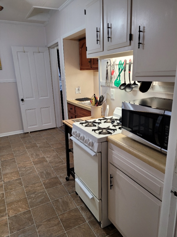 Building Photo - 841 Parkview St NE