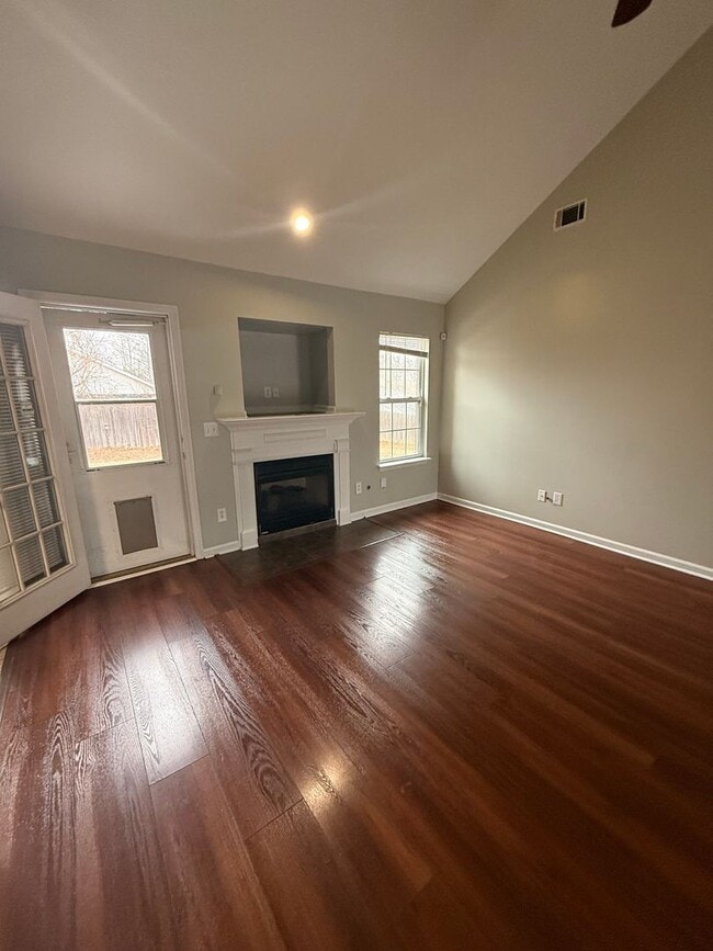 Building Photo - HOME FOR LEASE 4 BR 2 BATH RANCHSTYLE  SPLIT FLOOR PLAN AND OPEN  LARGE  FENCED BACKYARD  CONVENI...