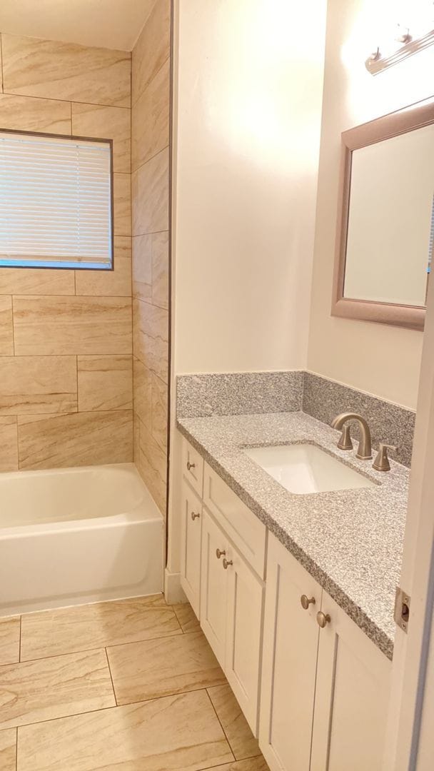 Building Photo - Recently Updated Delhi Home