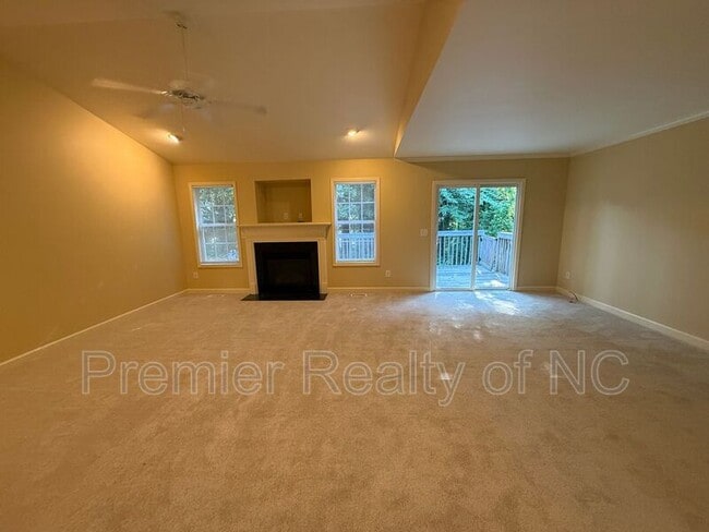 Building Photo - 607 Westpark Ct