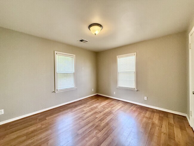 Building Photo - 2604 NW 50th St