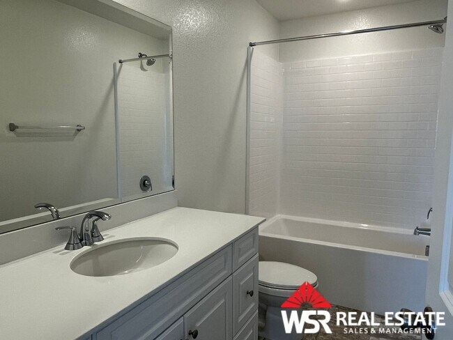 Building Photo - Stunning 6-Bedroom, 3-Bathroom Home for rent in a newer neighborhood