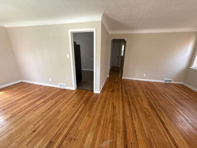 Building Photo - Renovated 3-Bedroom Home – We Welcome Sect...