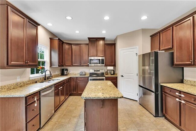 Building Photo - 207 Eddie Lewis Dr