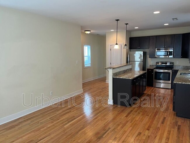 Building Photo - 3508 E Clay St