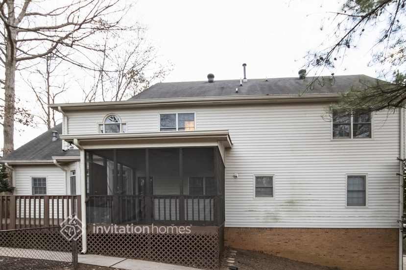Building Photo - 725 Redlion Run