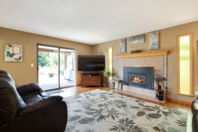 Building Photo - Beautiful 4 bedroom home in NE Tacoma!