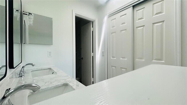 Building Photo - 12121 Augusta Woods Cir