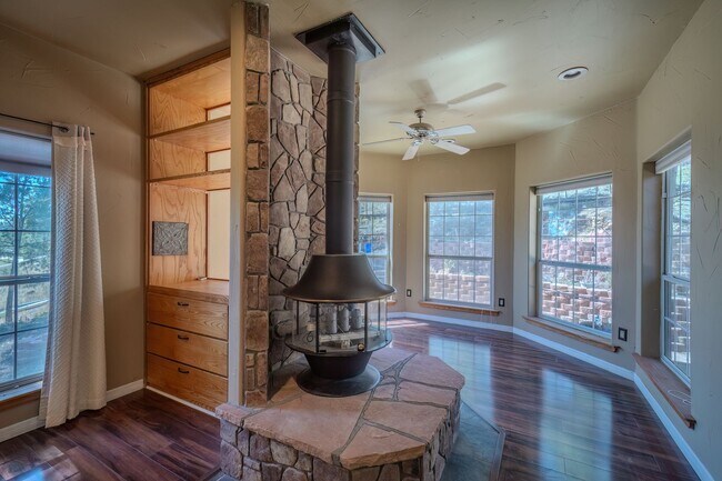 Building Photo - 111 Coker Ln
