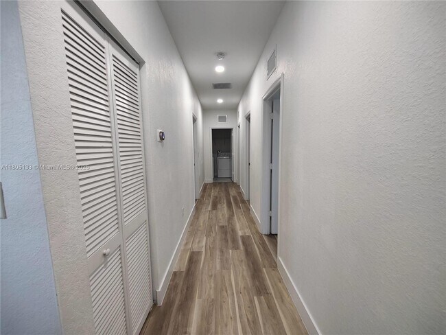 Building Photo - 15752 SW 44th Terrace