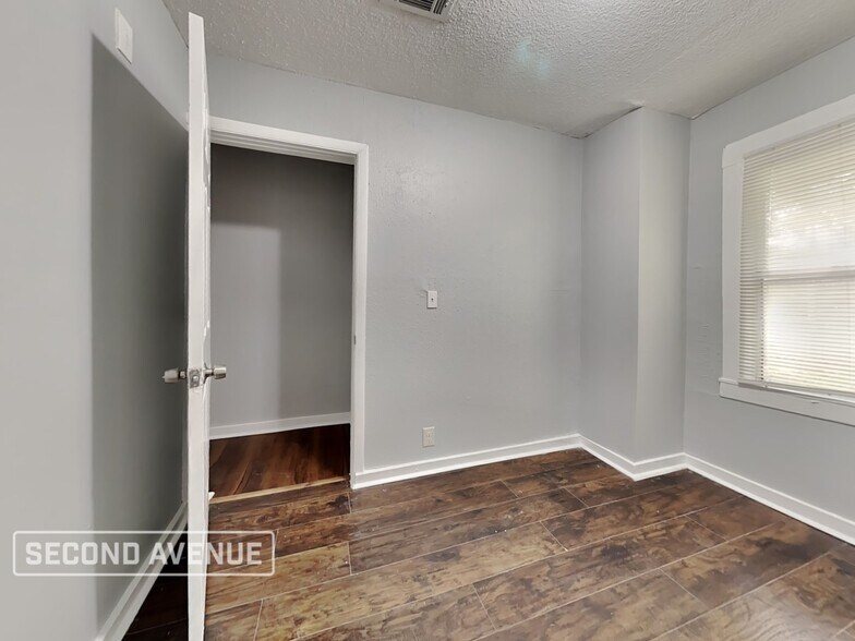 Building Photo - 5721 Teeler Ave