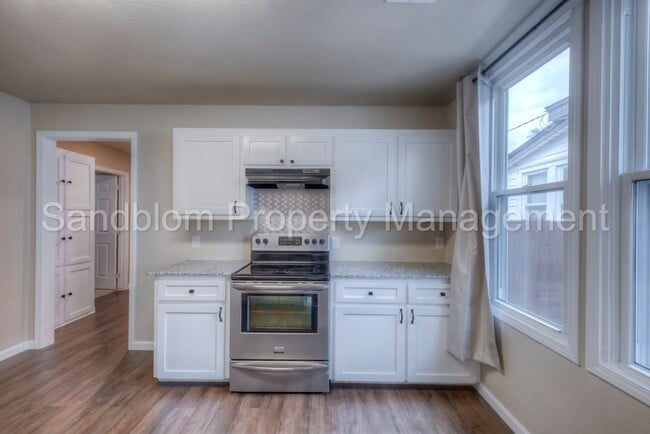 Building Photo - FOR LEASE | Sand Springs | $1445 Rent | Av...