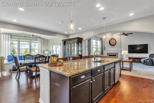Building Photo - 15745 Diamante Dr