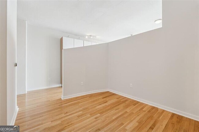 Building Photo - 3324 Peachtree Rd
