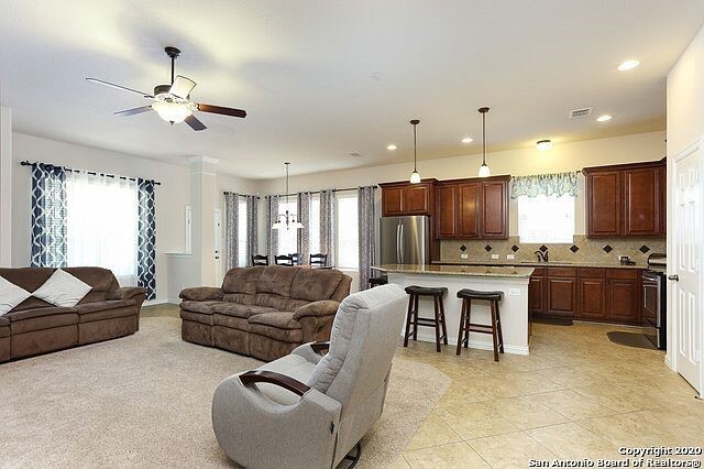 LIV - 25006 Elwell Point
