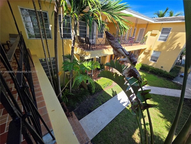 Building Photo - 8024 Harding Ave