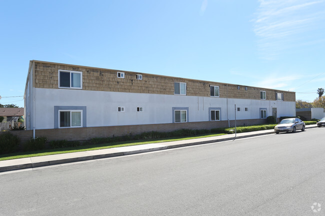 Primary Photo - Beachcomber Apartments
