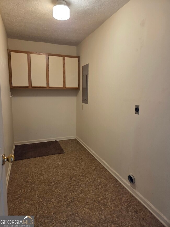 Building Photo - 300 Randolph Dr