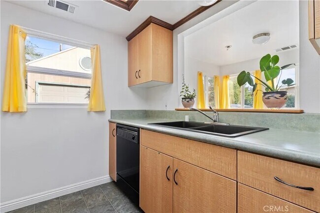 Building Photo - 107 Capitol Hill Dr