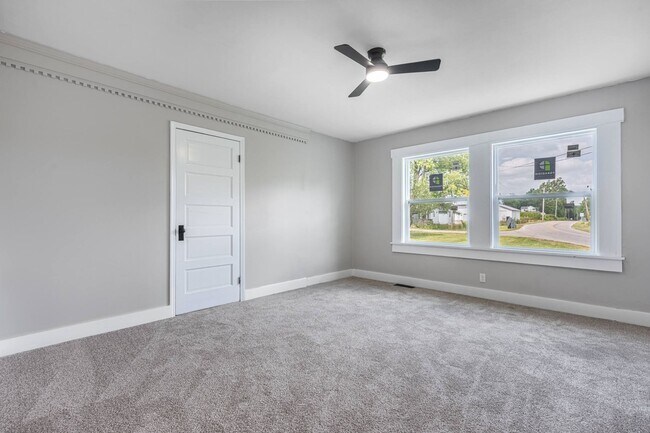 Building Photo - Welcome to this charming 3-bedroom, 1-bath...