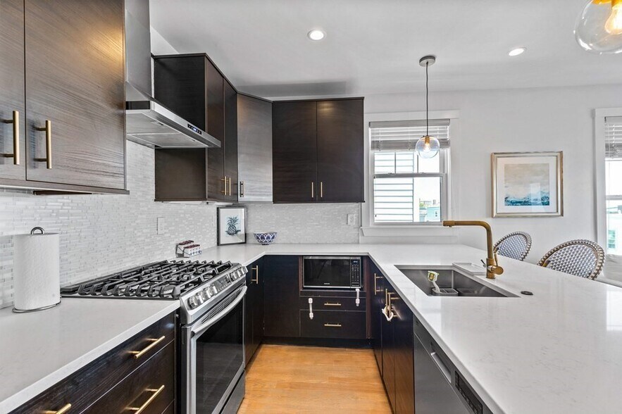 Building Photo - 241 Lexington St