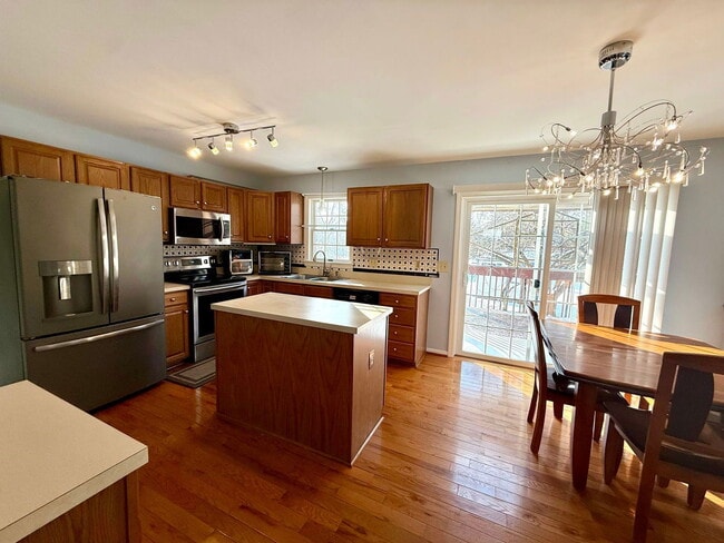 Building Photo - 115 Fleetline St