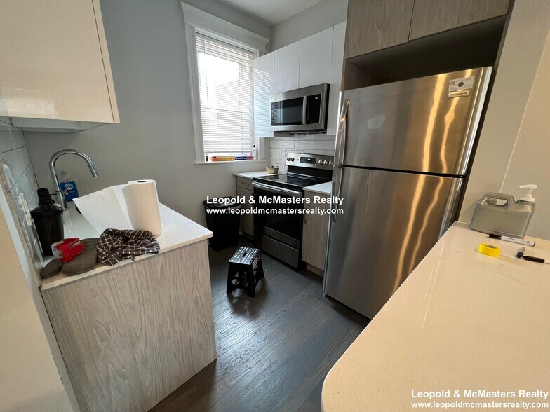 Building Photo - 112 Queensberry St