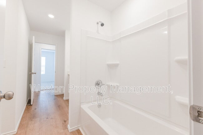 Building Photo - 5901 Bradford Pear Ln