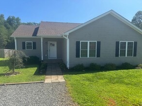 Building Photo - 221 Barrington Dr