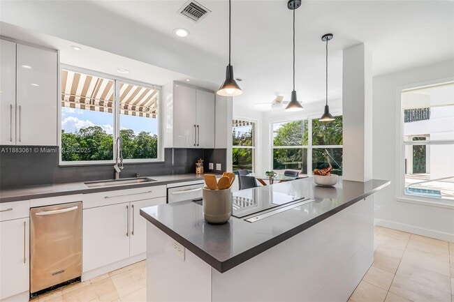 Building Photo - 184 Paloma Dr