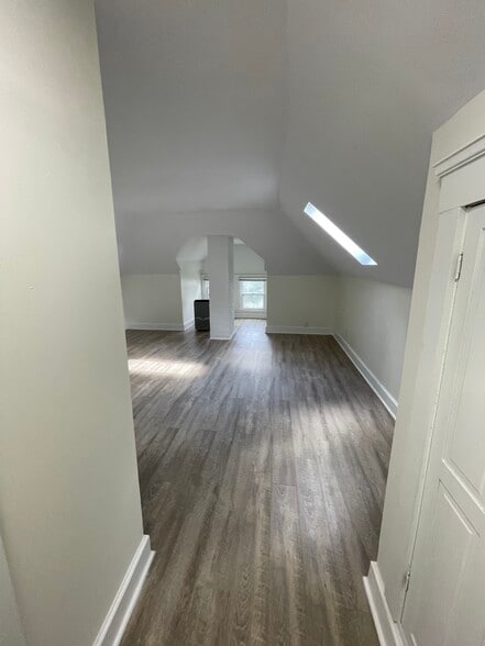Building Photo - 297 Reinhard Ave