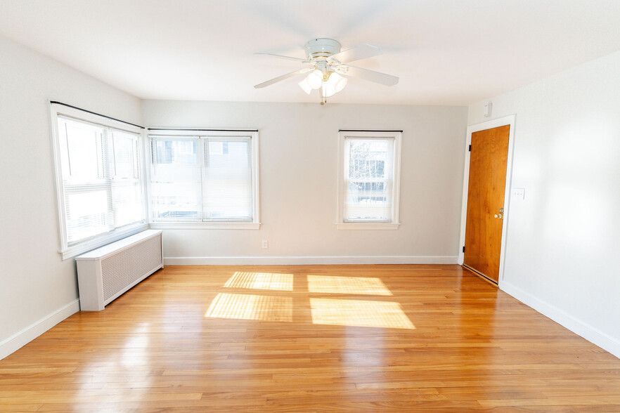 Living Room - 28 Newman St