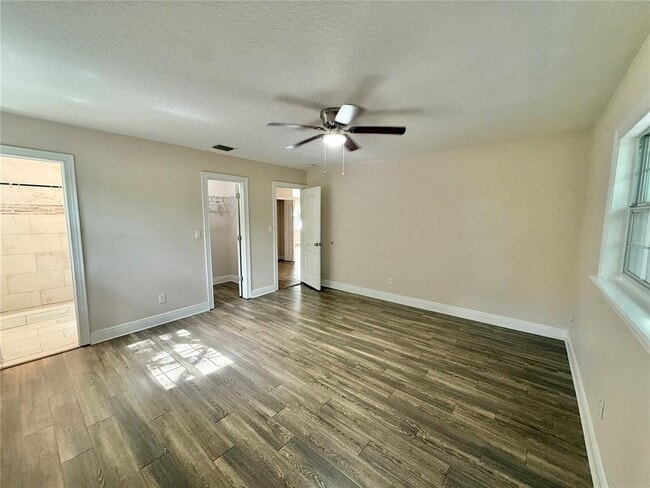 Building Photo - 2810 Flowertree Rd