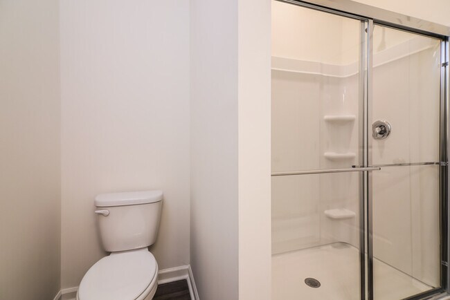 Building Photo - Fantastic 3bd/2ba home! Coming soon!