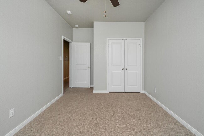 Building Photo - 4089 Cross Park Dr