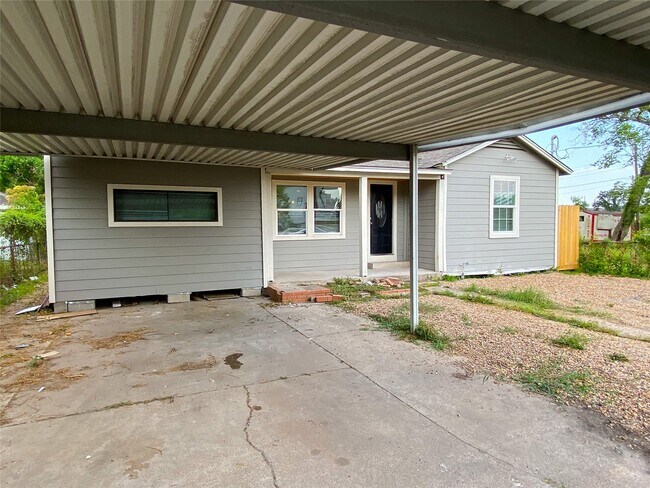 Building Photo - 1406 Mystic St