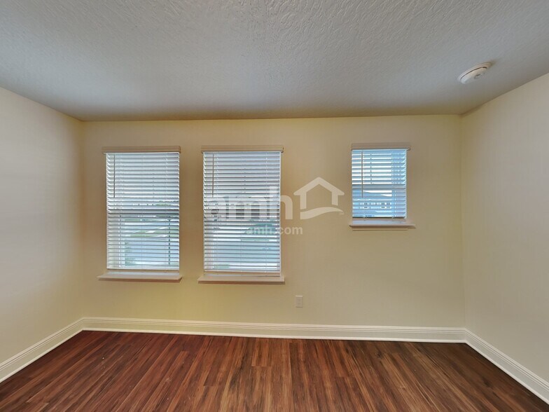 Building Photo - 904 Heavenly Dr